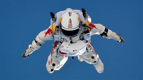 Beißen Gedanken: Red Bullâ€™s Insane World Record 23-Mile Space Jump