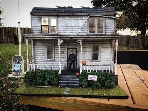 Halloween 1978 Michael Myers House Diorama neca scale (Halloween) Custom Diorama / Playset ...