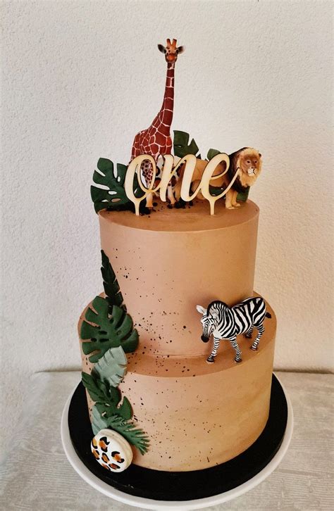 Lichtbruine jungle taart | Jungle birthday cakes, Safari birthday cakes, Animal birthday cakes