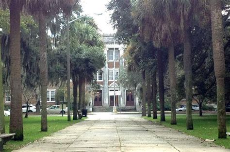 Savannah High School, was one of the largest public school buildings in the US. The distance ...