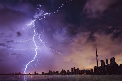 How to Photograph Lightning (Techniques for Maximum Impact)