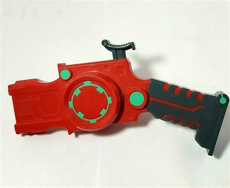 Beyblade Metal Fusion Grip Launcher wind up Hasbro Red 2010 tested works great