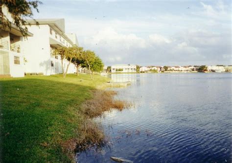 Hialeah, FL : This is where I used to live in Hialeah. It was called Vista de Lago. photo ...