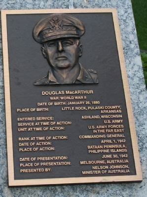 The Memorial Day Foundation - GENERAL DOUGLAS MACARTHUR MEDAL OF HONOR WAR MEMORIAL PLAQUE