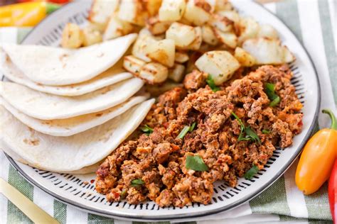 Grandma's Chorizo and Eggs Recipe {+VIDEO} | Lil' Luna