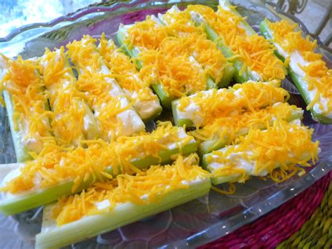 SPLENDID LOW-CARBING BY JENNIFER ELOFF: STUFFED CELERY STICKS