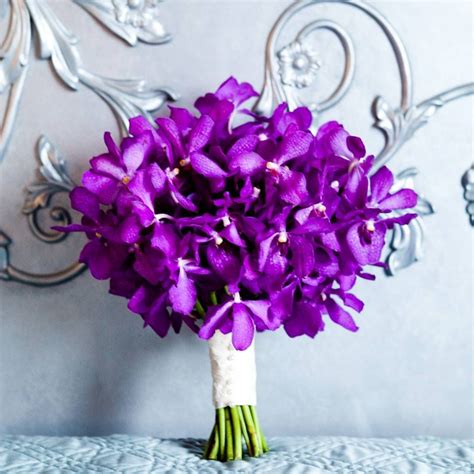 A simple, but elegant bouquet perfect for any wedding. #metropolisweddings | Elegant bouquet ...