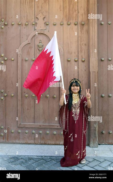 Qatari kids with Traditional dress-QATAR Stock Photo - Alamy