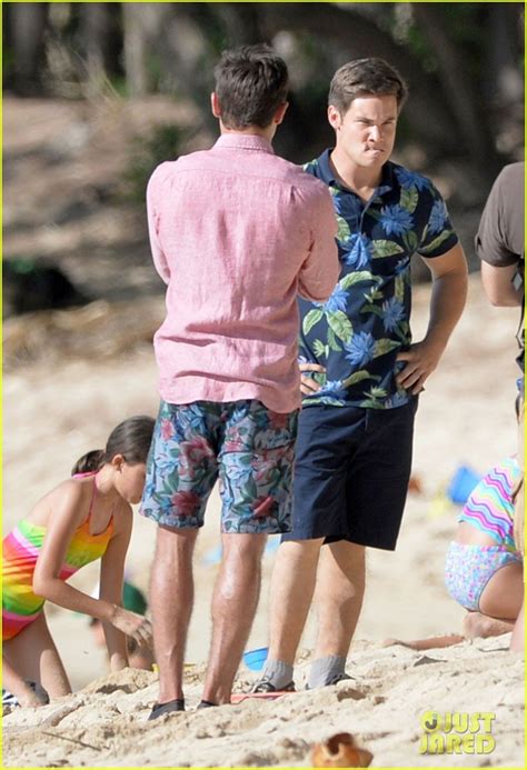 Zac Efron & Adam Devine Film Beach Argument in Hawaii: Photo 3393068 | Adam Devine, Zac Efron ...