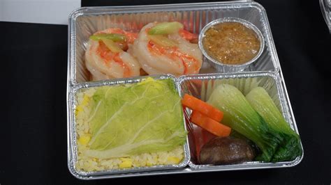 How Airlines Prepare Food! Singapore Airlines SUITES - FIRST CLASS ...