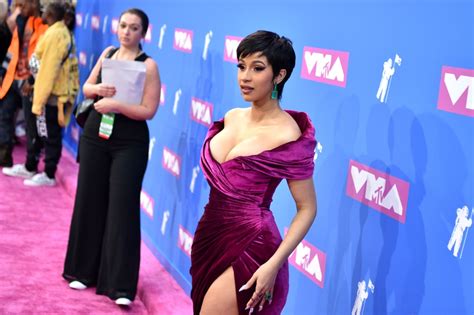 2018 MTV VMA Red Carpet Gallery: See Celebrity Arrivals – Footwear News