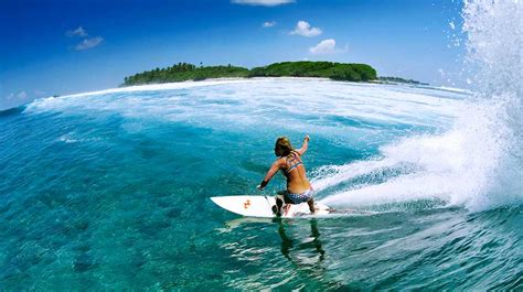 Surfing in Maldives: Top Spots, Best Time, Operators (2024)- Holidify