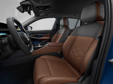 The new BMW 520d xDrive Touring in the studio - Interior. (02/2024)