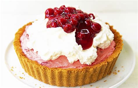 Cherry Cheesecake Jello Pie with Graham Cracker Crust