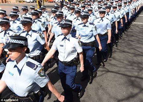 Fears women in organised crime will infiltrate police | Daily Mail Online