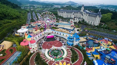 Hello Kitty theme park in China officially opens doors to visitors ...