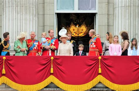 Queen Elizabeth Buckingham Palace, London June 2017- Trooping the ...