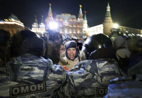 Anti-Putin Protest Fizzles as Police Sweep Square - The New York Times