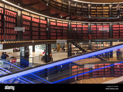 Birmingham library interior hi-res stock photography and images - Alamy