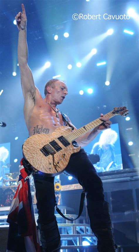 Def Leppard – Rock of Ages! | GuitarInternational.com