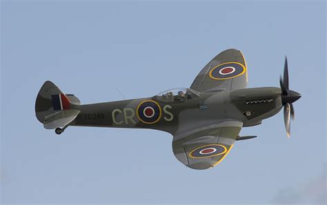 [Photo] Spitfire XVI aircraft over Duxford, England, United Kingdom, Sep 2006 | World War II ...