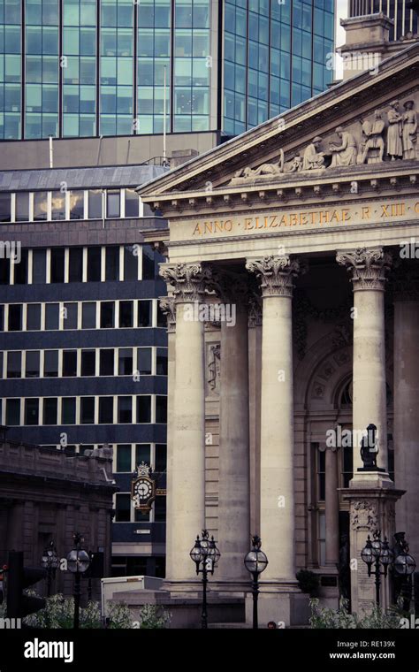 Old london stock exchange building hi-res stock photography and images - Alamy