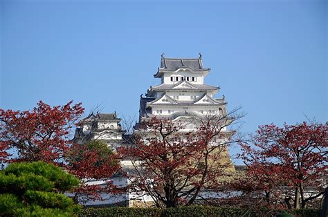 Himeji Castle - Visit the Beautiful White Heron Castle in Japan