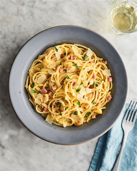 You Only Need 5 Ingredients for This Creamy Chicken Carbonara | Recipe ...