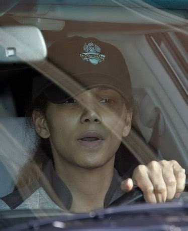 10 Pictures of Halle Berry without Makeup | Styles At Life