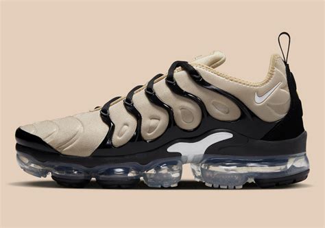 Nike Vapormax Plus "Beige/Black" DX3720-200 | SneakerNews.com