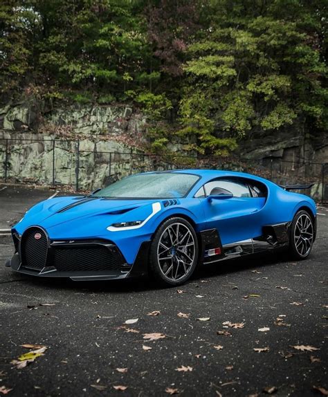 Bugatti Divo in French blue... A whole dream | Super car bugatti, Super ...