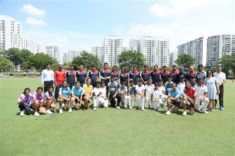 Great Show Of Sportsmanship At Friendly Cricket Match With Indian Actors