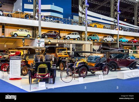 Collection of classic cars, antique vehicles and oldtimers at Autoworld ...