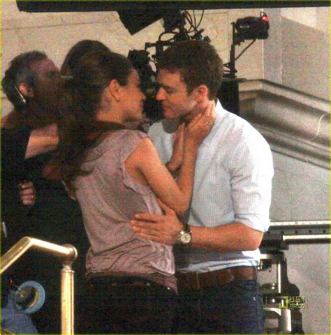 Justin Timberlake & Mila Kunis: Kissing at Grand Central!: Photo ...