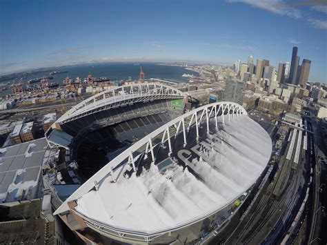 Snowy day in Seattle : r/Seattle