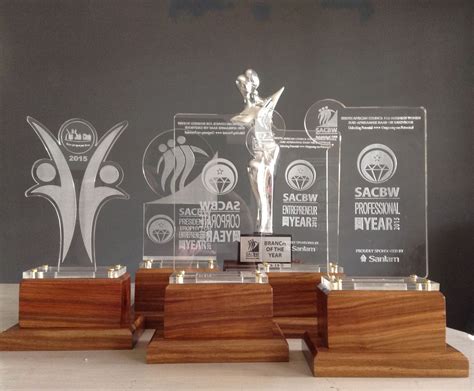 Trophy's made Combination of Wood and Perspex | Desain, Kotak