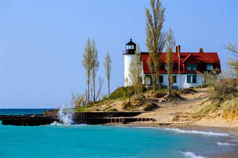 Discover 6 Majestic Lighthouses Along Lake Michigan - A-Z Animals