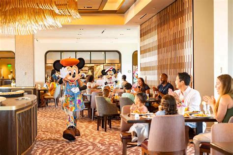 Eat with Minnie and Mickey at Disneyland's Reopened Character Dining