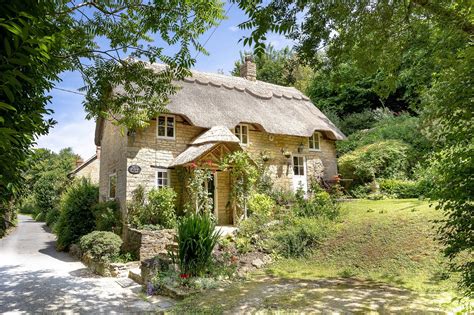 An almost absurdly picturesque thatched cottage in rural Dorset — and ...