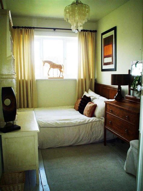 small rectangular bedroom design ideas | Small apartment bedrooms, Very small bedroom, Small ...