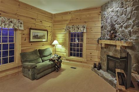 Little House Mountain Room - Virginia Lodging | House Mountain Inn