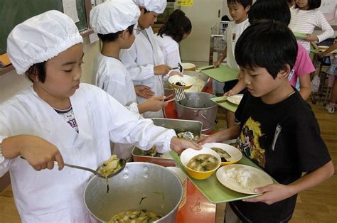 Japan's School Lunch Program Puts Others to Shame - Bloomberg