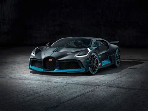 How Does the Bugatti Divo Compare to the Chiron?