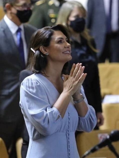 Looks de Michelle Bolsonaro: o estilo da esposa de Bolsonaro durante as ...