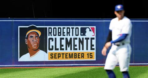 Five Astros wear No. 21 on Roberto Clemente Day