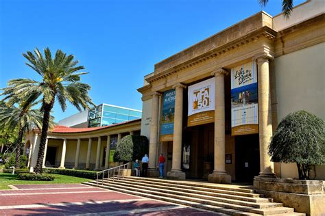 Front Façade of Museum of Fine Arts in St. Petersburg, Florida ...