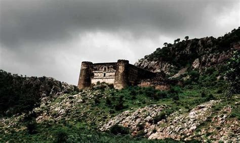 12 Things to Know About Bhangarh Fort Story - The Most Haunted Place in India