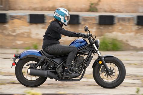 Is The Honda Rebel 300 A Good Beginner Bike | Reviewmotors.co