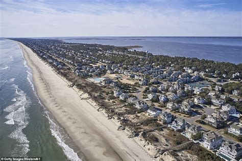 Discovering North Carolina's Outer Banks with its wild horses, deserted ...