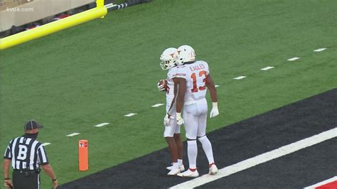 Bijan Robinson injury: Texas RB suffers strain against Texas Tech ...